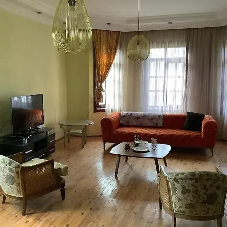 Cozy And Spacious With Fireplace Анкара